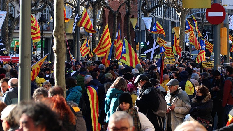 Tensió i cops de porra en la marxa dels CDR a plaça Catalunya
